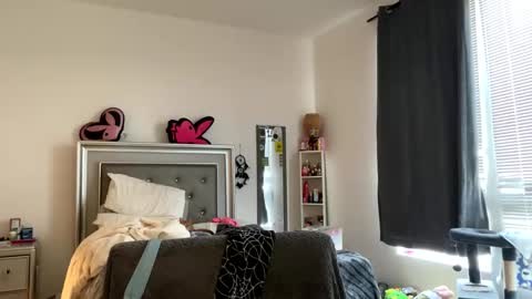 parisbaby2000 online show from 01.23.25