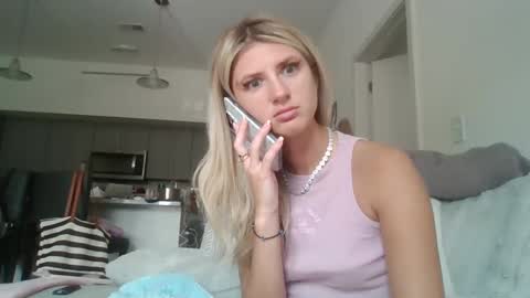 parisbaby2000 online show from 09.15.25