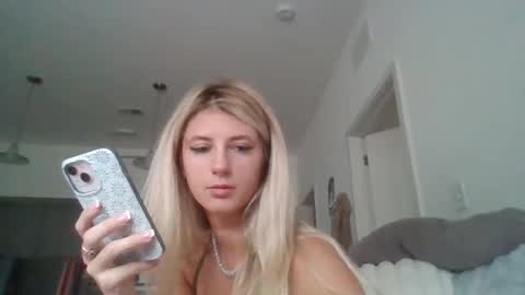 parisbaby2000 online show from 09.16.25