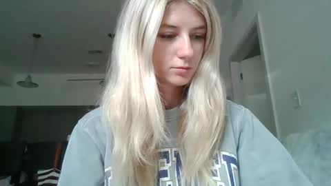 parisbaby2000 online show from 10.07.25