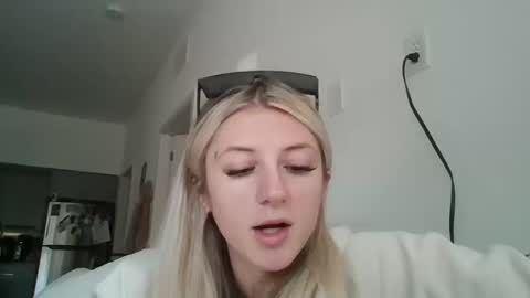 parisbaby2000 online show from 10.10.25