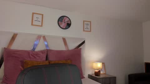 Snapshot of parisfox_ chatting on 01.22.25 PARIS online show from 01.22.25