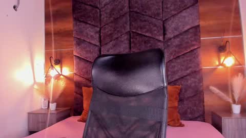 Snapshot of parisfox_ chatting on 02.07.25 PARIS online show from 02.07.25