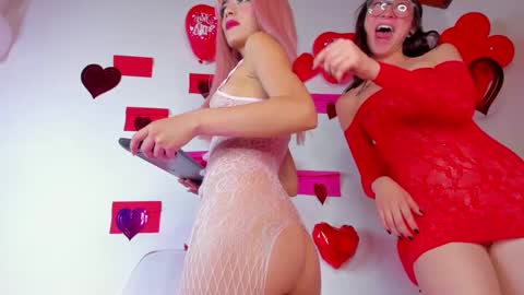 Snapshot of parisfox_ chatting on 02.14.25 PARIS online show from 02.14.25