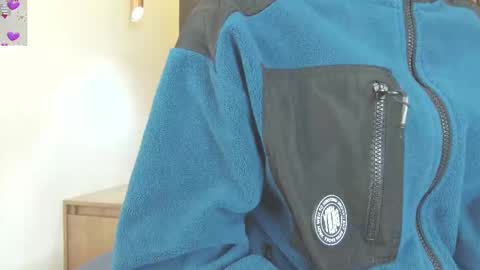 Snapshot of parisfox_ chatting on 02.18.25 PARIS online show from 02.18.25