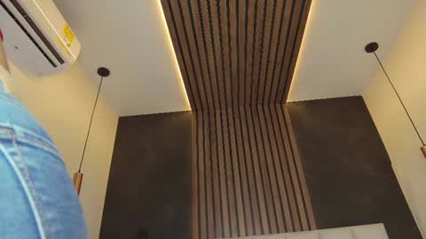 Snapshot of parisfox_ chatting on 02.20.25 PARIS online show from 02.20.25