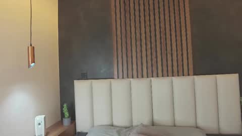 Snapshot of parisfox_ chatting on 02.21.25 PARIS online show from 02.21.25