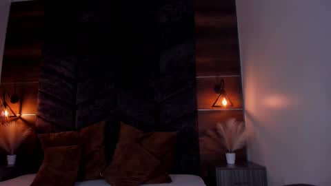 Snapshot of parisfox_ chatting on 03.04.25 PARIS online show from 03.04.25