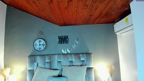 Snapshot of parisfox_ chatting on 03.06.25 PARIS online show from 03.06.25