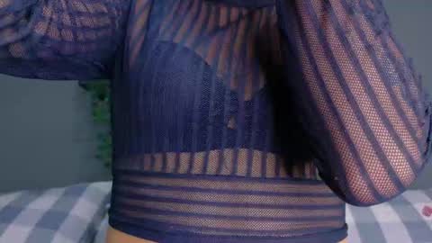 Snapshot of parisfox_ chatting on 10.02.25 PARIS online show from 10.02.25