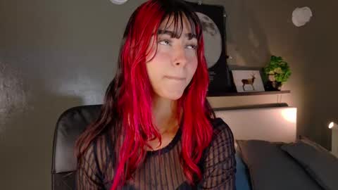 Snapshot of parisfox_ chatting on 10.21.25 PARIS online show from 10.21.25