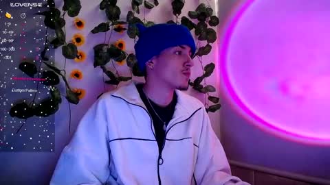 Snapshot of parker_222 chatting on 09.28.25 parker_222 online show from 09.28.25