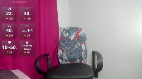 Snapshot of parysmoore chatting on 11.20.25 Parys Moore online show from 11.20.25