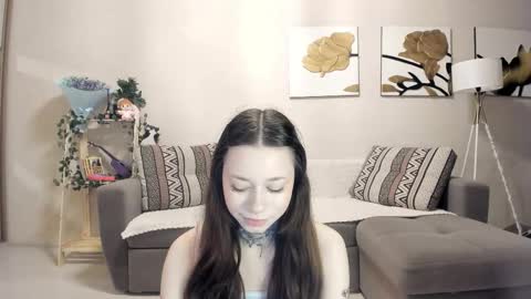 Snapshot of passionate_isabella chatting on 09.20.25 Bella online show from 09.20.25