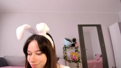 Snapshot of passionate_isabella chatting on 10.18.25 Bella online show from 10.18.25