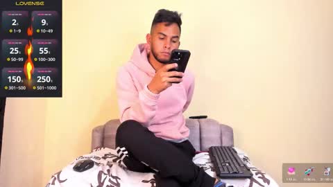 Snapshot of patrick_hot69 chatting on 11.06.25 patrick_hot69 online show from 11.06.25