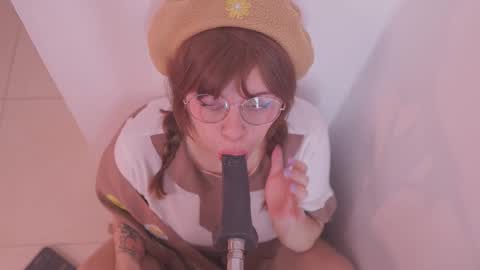 Snapshot of pau__1 chatting on 11.11.25 Paula online show from 11.11.25