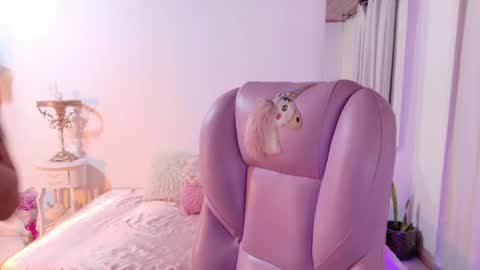 Snapshot of pau_cute chatting on 05.01.26 Sofa online show from 05.01.26