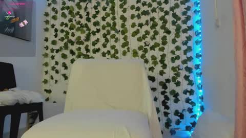 Snapshot of pau_delima__ chatting on 10.08.25 paulina online show from 10.08.25