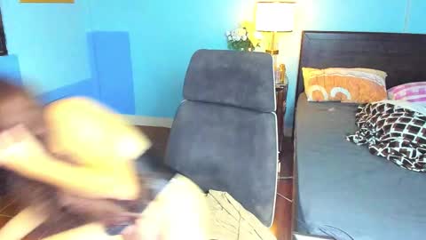 Snapshot of pau_kink95 chatting on 11.17.25 Paula online show from 11.17.25