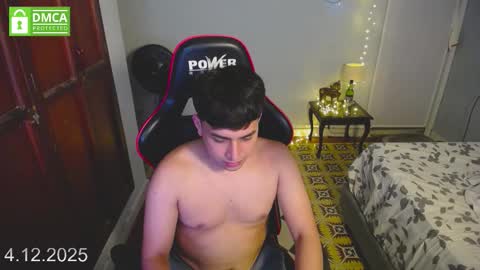 Snapshot of paul_crewe chatting on 12.04.25 paul_crewe online show from 12.04.25