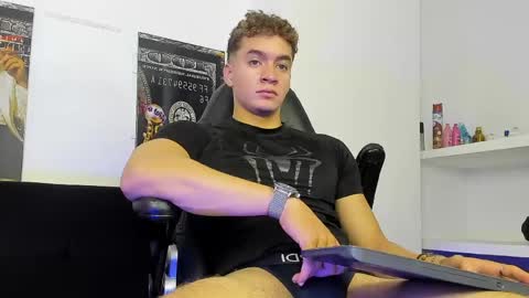 Snapshot of paul_george212 chatting on 05.16.26 Paull George online show from 05.16.26