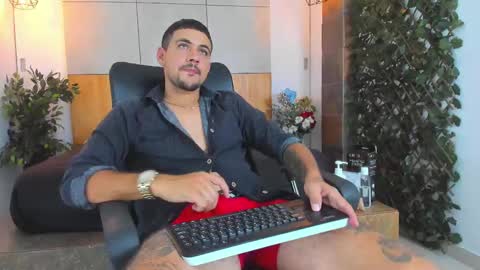 Snapshot of paul_rivera chatting on 02.24.25 Paul Rivera online show from 02.24.25