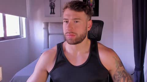 Snapshot of paul_roger chatting on 03.11.25 PAUL ROGER online show from 03.11.25