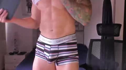 Snapshot of paul_roger chatting on 09.29.25 PAUL ROGER online show from 09.29.25