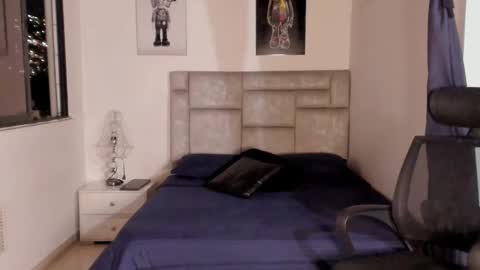 Snapshot of paul_roger chatting on 10.01.25 PAUL ROGER online show from 10.01.25