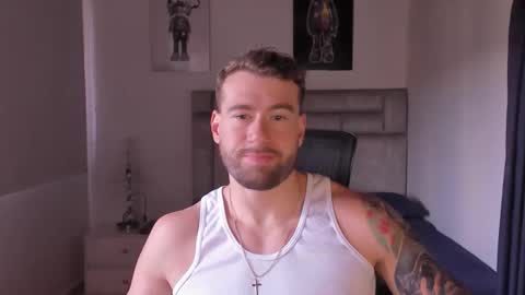 Snapshot of paul_roger chatting on 10.25.25 PAUL ROGER online show from 10.25.25