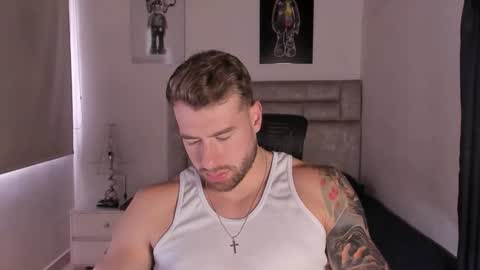 Snapshot of paul_roger chatting on 10.26.25 PAUL ROGER online show from 10.26.25