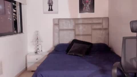 Snapshot of paul_roger chatting on 10.31.25 PAUL ROGER online show from 10.31.25