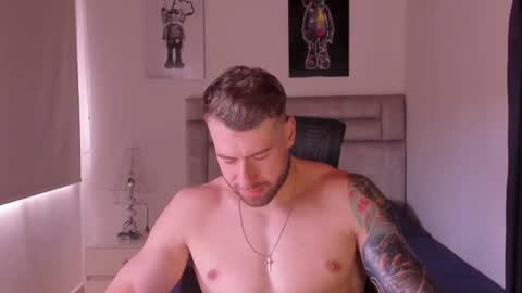 Snapshot of paul_roger chatting on 11.01.25 PAUL ROGER online show from 11.01.25