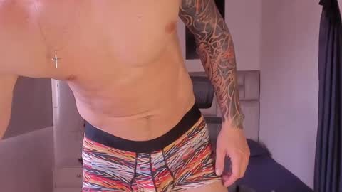 Snapshot of paul_roger chatting on 11.04.25 PAUL ROGER online show from 11.04.25