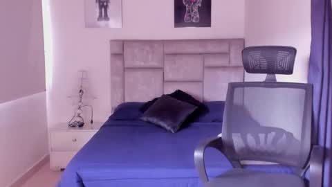 Snapshot of paul_roger chatting on 11.06.25 PAUL ROGER online show from 11.06.25