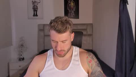 Snapshot of paul_roger chatting on 11.18.25 PAUL ROGER online show from 11.18.25