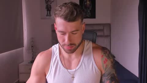 Snapshot of paul_roger chatting on 11.23.25 PAUL ROGER online show from 11.23.25