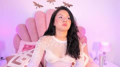 Snapshot of paula__evans chatting on 11.24.25 Paula online show from 11.24.25