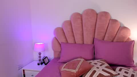 Snapshot of paula__evans chatting on 02.25.26 Paula online show from 02.25.26