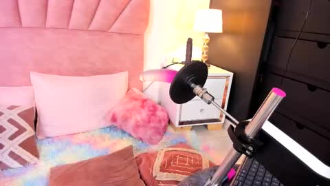 Snapshot of paula__evans chatting on 03.08.26 Paula online show from 03.08.26