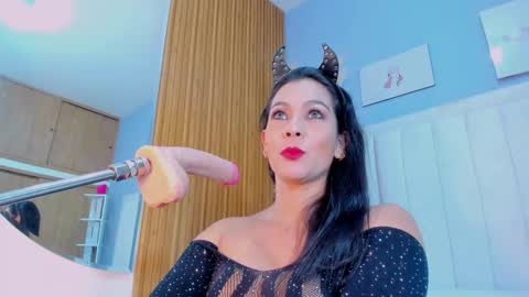 Snapshot of paula_brown18 chatting on 09.14.25 Pau online show from 09.14.25