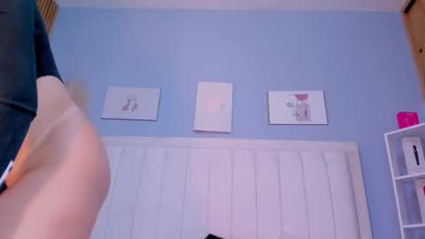 Snapshot of paula_brown18 chatting on 10.18.25 Pau online show from 10.18.25