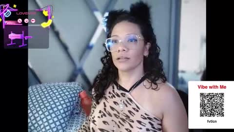 Snapshot of paula_daniela1 chatting on 11.19.25 Paula online show from 11.19.25