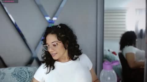 Snapshot of paula_daniela1 chatting on 11.25.25 Paula online show from 11.25.25