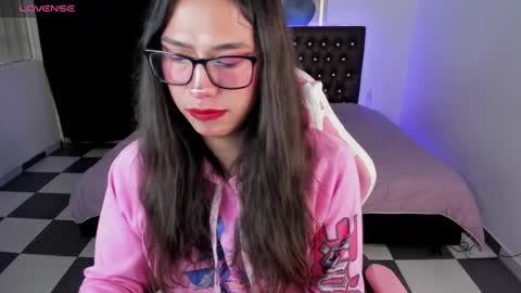 Snapshot of paula_kawaiifu chatting on 01.05.25 CALL ME PAULA online show from 01.05.25