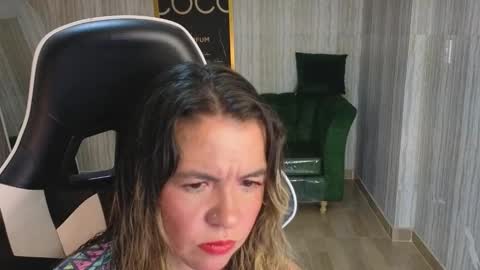 Snapshot of paula_lorens_t chatting on 11.19.25 paula online show from 11.19.25