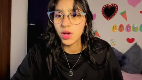 Snapshot of paulacutexs chatting on 04.16.26 Paula online show from 04.16.26