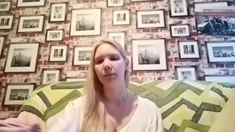 Snapshot of pauldahm chatting on 11.20.25 Eva online show from 11.20.25