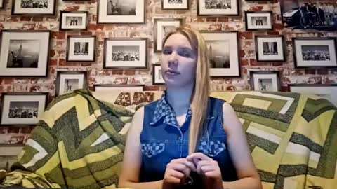 Snapshot of pauldahm chatting on 11.25.25 Eva online show from 11.25.25